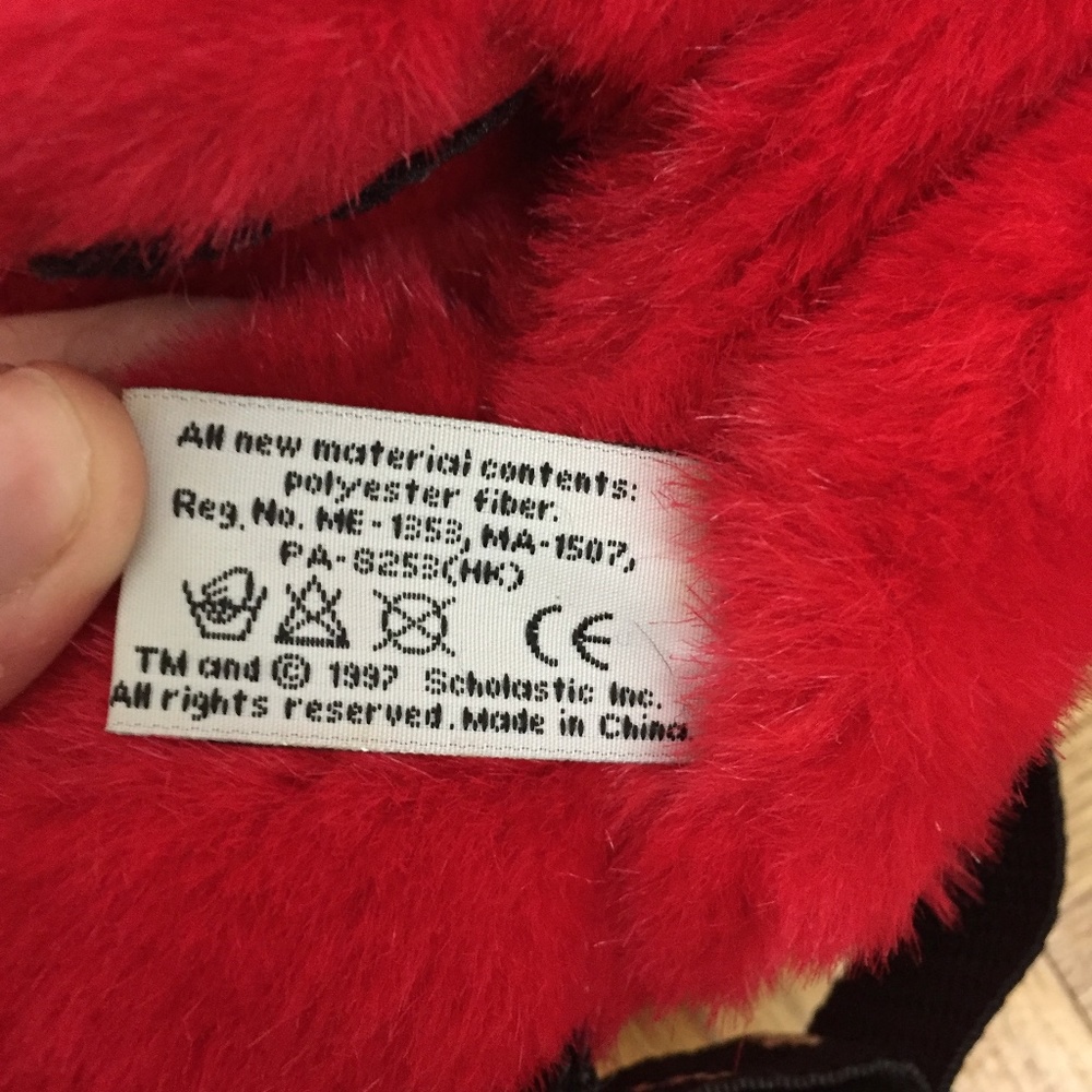 !SOLD! Vintage 90's Clifford Plush Backpack - Picture 7 of 7